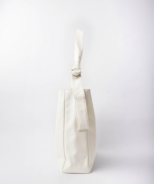 EMMA CLOTHES（エマクローズ）の「シンセティックレザー リングバックルショルダーバッグ EMMA CLOTHES（ショルダーバッグ・メンズ・アイボリー/ブラック・FREE）」の18枚目の写真