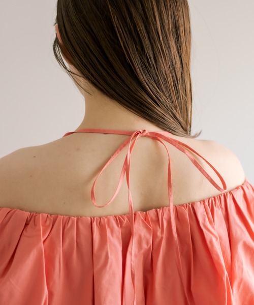 OLIVE des OLIVE(オリーブデオリーブ)の「バルーン衿オフショルプルオーバー(シャツ/ブラウス・レディース・オフホワイト/オレンジ/ベージュ・FREE)」の8枚目の写真