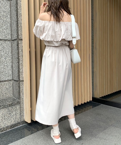 OLIVE des OLIVE(オリーブデオリーブ)の「バルーン衿オフショルプルオーバー(シャツ/ブラウス・レディース・オフホワイト/オレンジ/ベージュ・FREE)」の20枚目の写真