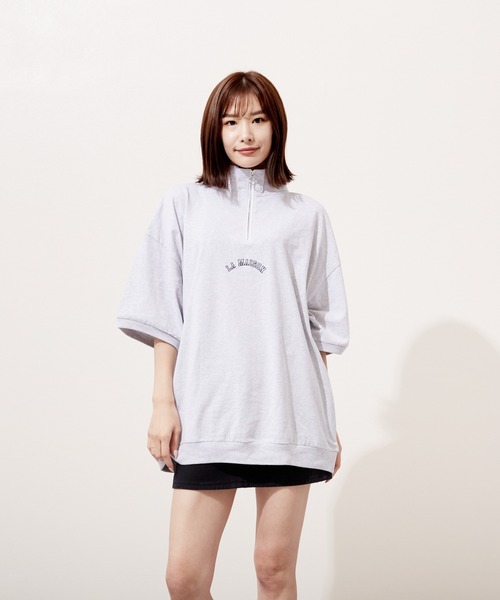 VIBGYOR(ヴィブジョー)の「ハーフZIP 刺繍 半袖 Hi/N(BEY)(Tシャツ/カットソー・メンズ・ロイヤルブルー/ブラック/アッシュグレー・MEDIUM/LARGE)」の2枚目の写真