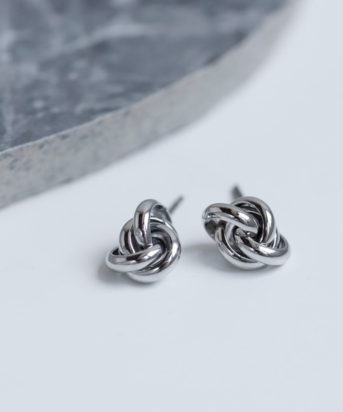 ANEMONE(アネモネ)の「連なりサークルメタルピアス(ピアス(両耳用)・レディース・シルバー/ゴールド・FREE)」の1枚目の写真