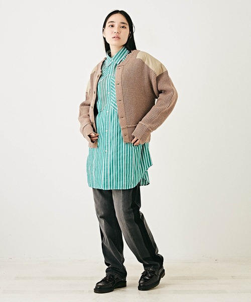 TOBILA（トビラ）の「11オンスデニムリメイク風ストレートパンツ（デニムパンツ・レディース・ブラック/インディゴブルー・M/L）」の4枚目の写真