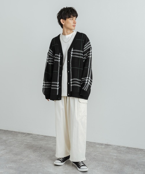 Rocky Monroe(ロッキーモンロー)の「オーバーサイズ ダブルジャガードビッグスケールニットカーディガン(カーディガン/ボレロ・メンズ・ブラック/ブルー/ダークグリーン/グレイッシュベージュ/ブラック×ホワイト/マスタード・M/L)」の8枚目の写真