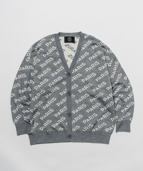 PARIS SAINT-GERMAIN(パリサンジェルマン)の「【Paris Saint-Germain】インターシャ PARIS 総柄 カーディガン(カーディガン/ボレロ・メンズ・ブラック/チャコールグレー・MEDIUM/LARGE)」の2枚目の写真