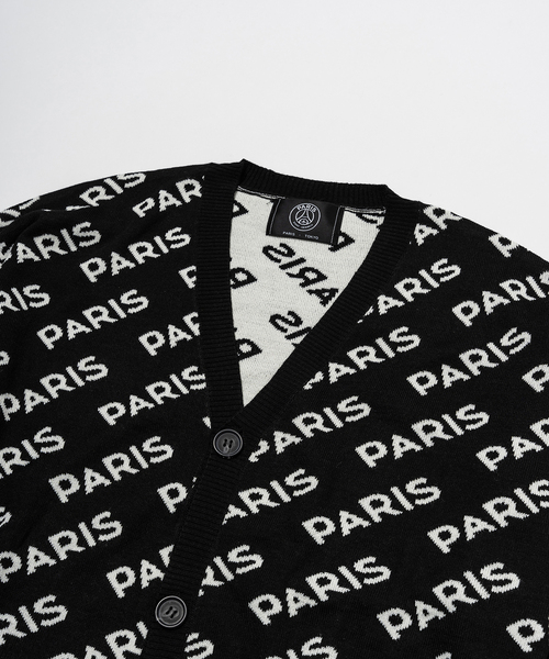 PARIS SAINT-GERMAIN(パリサンジェルマン)の「【Paris Saint-Germain】インターシャ PARIS 総柄 カーディガン(カーディガン/ボレロ・メンズ・ブラック/チャコールグレー・MEDIUM/LARGE)」の3枚目の写真