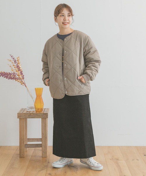 ITEMS URBANRESEARCH（アイテムズ アーバンリサーチ）の「中綿キルティングノーカラージャケット（ダウンジャケット/コート・レディース・チャコールグレー/モカ/ブルー/ライトベージュ・SMALL/X-SMALL/MEDIUM）」の6枚目の写真