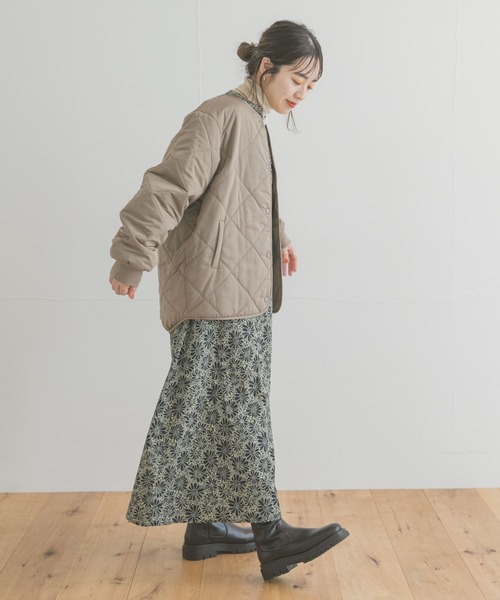 ITEMS URBANRESEARCH（アイテムズ アーバンリサーチ）の「中綿キルティングノーカラージャケット（ダウンジャケット/コート・レディース・チャコールグレー/モカ/ブルー/ライトベージュ・SMALL/X-SMALL/MEDIUM）」の20枚目の写真