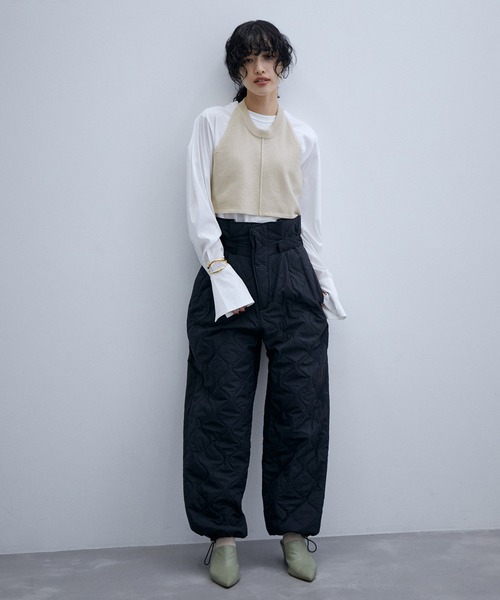 ADAM ET ROPE'(アダムエロペ)の「ホルターネックニット(その他トップス・レディース・チャコールグレー/ベージュ・FREE)」の7枚目の写真