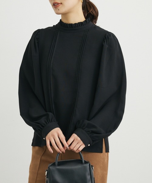 ELENCARE DUE(エレンカーレデュエ)の「・ELENCARE DUE ピンタックハイネックブラウス(シャツ/ブラウス・レディース・ブラック/オフホワイト/レッド・FREE)」の2枚目の写真