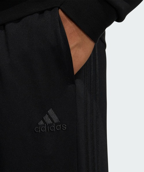 adidas（アディダス）の「スリーストライプス ワイドレッグパンツ