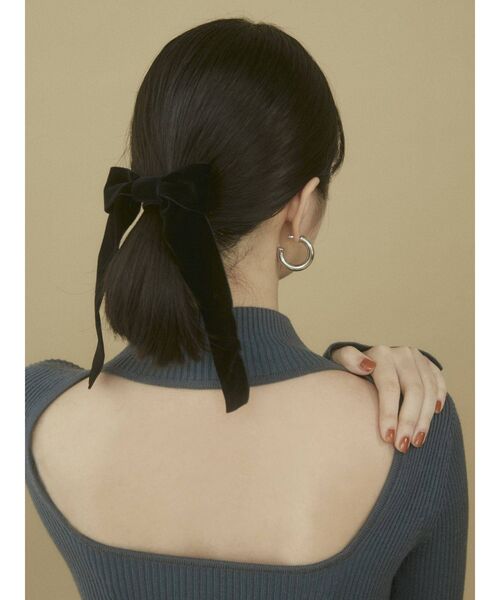 EMODA（エモダ）の「ポイントベロアタイ（ヘアゴム・レディース・ベージュ/ブラック・FREE）」の5枚目の写真