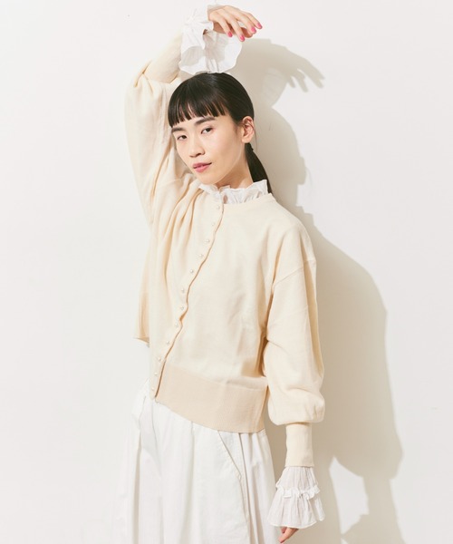 Libra Cue(リブラ キュー)の「パールボタンカーディガン(カーディガン/ボレロ・レディース・グレー/ブラック/アイボリー・FREE)」の15枚目の写真