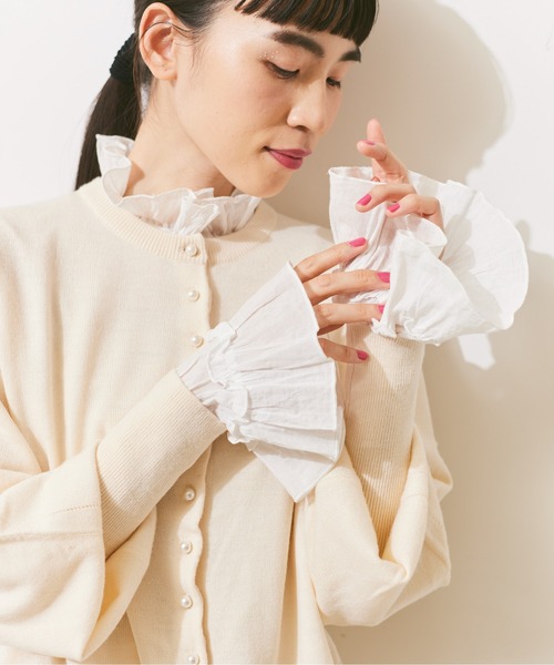 Libra Cue(リブラ キュー)の「パールボタンカーディガン(カーディガン/ボレロ・レディース・グレー/ブラック/アイボリー・FREE)」の16枚目の写真