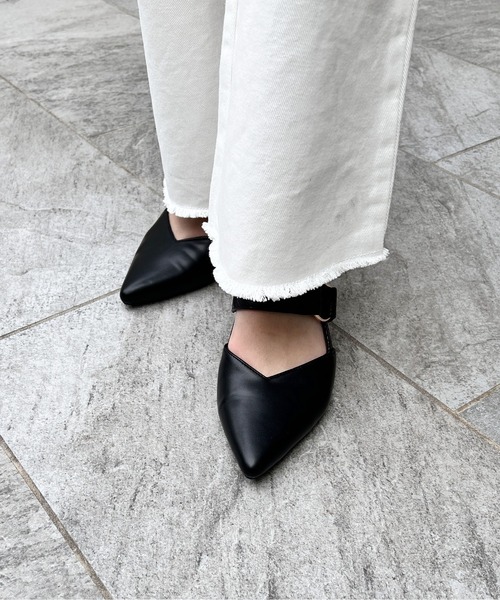 one wayザッカ（ワンウェイザッカ）の「ベルト付ポインテッドヒール（パンプス・レディース・ホワイト/ブラック/グリーン・SMALL/MEDIUM/LARGE/X-LARGE）」の20枚目の写真