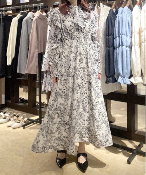 one wayザッカ（ワンウェイザッカ）の「ベルト付ポインテッドヒール（パンプス・レディース・ホワイト/ブラック/グリーン・SMALL/MEDIUM/LARGE/X-LARGE）」の9枚目の写真