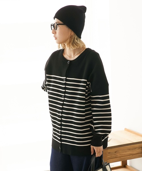 Chaco closet（チャコ クローゼット）の「片畦編みオーバーサイズクルーネックニットカーディガン（カーディガン/ボレロ・レディース・オレンジ系/ブラック系/ブラック/ネイビー系/オフホワイト・FREE）」の15枚目の写真