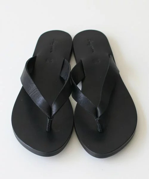 CANAL JEAN（キャナルジーン）の「from Lagoon(フロムラグーン) レザートングペタサンダル（サンダル・レディース・オフホワイト/ブラック・36/37/38/39）」の8枚目の写真