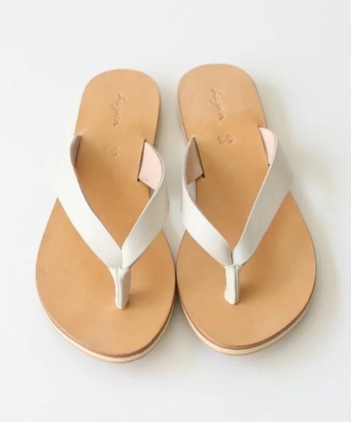 CANAL JEAN（キャナルジーン）の「from Lagoon(フロムラグーン) レザートングペタサンダル（サンダル・レディース・オフホワイト/ブラック・36/37/38/39）」の7枚目の写真