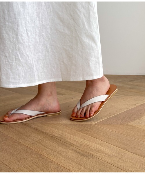 CANAL JEAN（キャナルジーン）の「from Lagoon(フロムラグーン) レザートングペタサンダル（サンダル・レディース・オフホワイト/ブラック・36/37/38/39）」の9枚目の写真