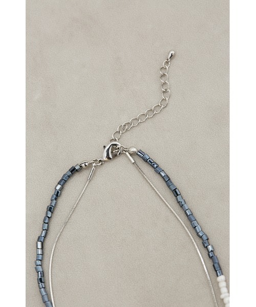AZUL by moussy(アズールバイマウジー)の「ビーズ2連ネックレス(ネックレス・レディース・ブラック/オレンジ・FREE)」の4枚目の写真