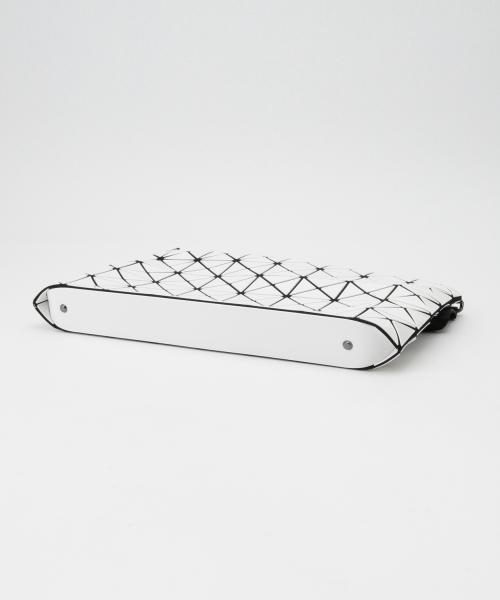 Ray BEAMS（レイビームス）の「●BAO BAO ISSEY MIYAKE /  "PRISM BASICS" ショルダーバッグ（ショルダーバッグ・レディース・ホワイト/ブラック・ONE SIZE）」の7枚目の写真