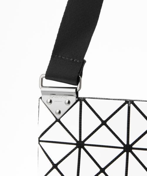 Ray BEAMS（レイビームス）の「●BAO BAO ISSEY MIYAKE /  "PRISM BASICS" ショルダーバッグ（ショルダーバッグ・レディース・ホワイト/ブラック・ONE SIZE）」の16枚目の写真