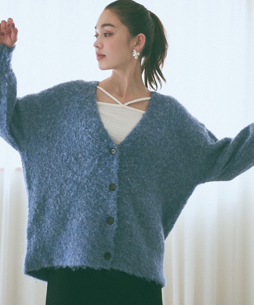 mysty woman(ミスティウーマン)の「ブークレーシャギーカーディガン 973366(カーディガン/ボレロ・レディース・ブルー/モカ/オフホワイト/ピンク系その他・FREE)」の3枚目の写真