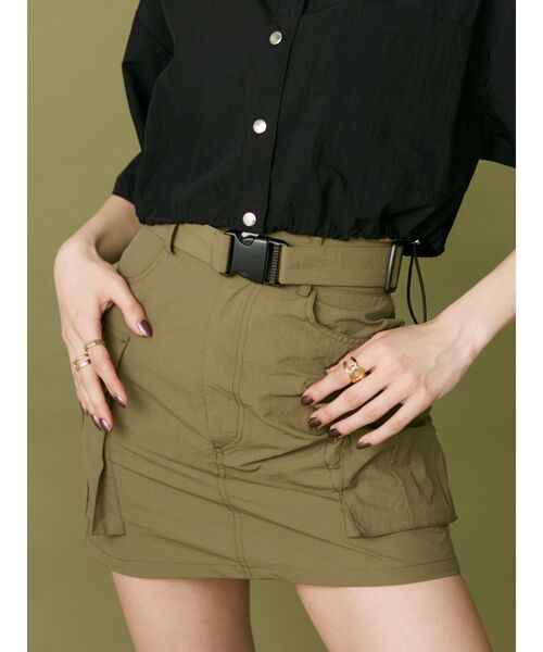 EVRIS（エヴリス）の「ベルトカーゴミニスカート（スカート・レディース・ブラック/カーキ・SMALL/MEDIUM）」の2枚目の写真