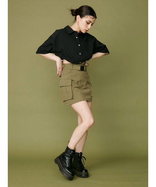 EVRIS（エヴリス）の「ベルトカーゴミニスカート（スカート・レディース・ブラック/カーキ・SMALL/MEDIUM）」の5枚目の写真