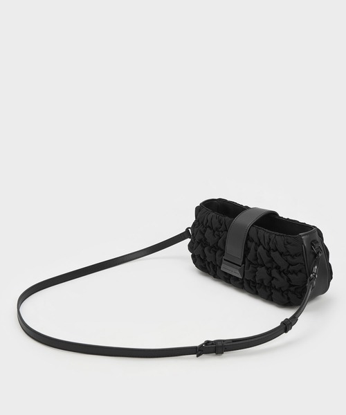 【美品】チャールズアンドキース　 ニタ ナイロンルーシュドクロスボディバッグ CHARLES & KEITH Nita ニタ ナイロンルーシュドクロスボディ