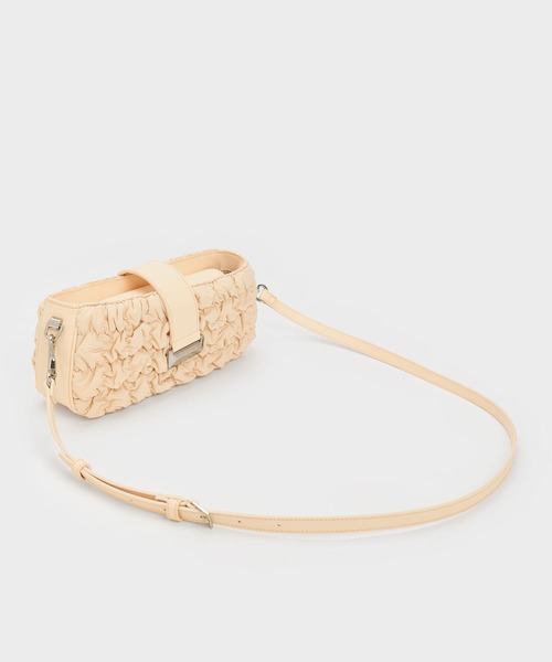 CHARLES & KEITH（チャールズ & キース）の「ルーシュドナイロン チェーンハンドルバッグ（ショルダーバッグ・レディース・ベージュ/ブラック・M）」の10枚目の写真