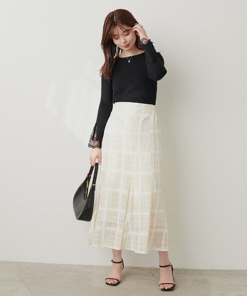 natural couture(ナチュラルクチュール)の「前後2WAY袖口レースリブニット(ニット/セーター・レディース・グレイッシュベージュ/オフホワイト/ブラック/ネイビー/ラベンダー/オレンジ・FREE)」の21枚目の写真
