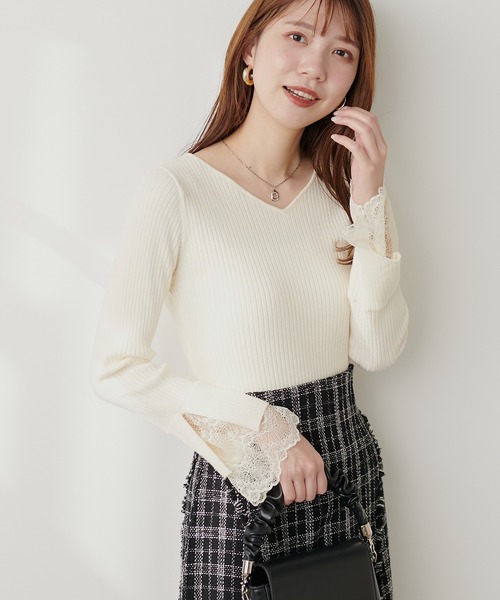 natural couture(ナチュラルクチュール)の「前後2WAY袖口レースリブニット(ニット/セーター・レディース・グレイッシュベージュ/オフホワイト/ブラック/ネイビー/ラベンダー/オレンジ・FREE)」の14枚目の写真