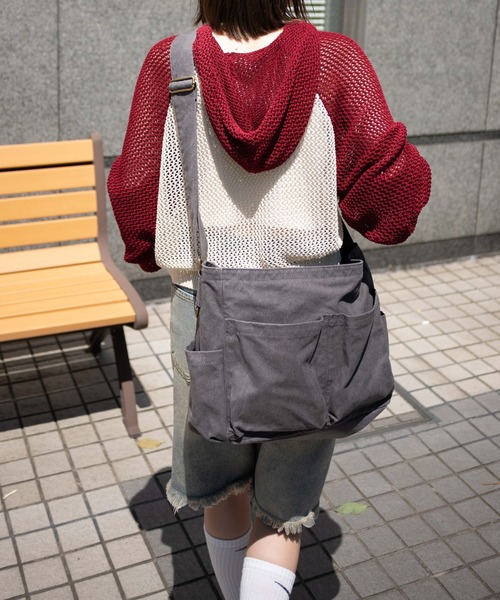 WEGO（ウィゴー）の「WEGO/立体ポケットキャンバスショルダー（ショルダーバッグ・レディース・ブラック/ナチュラル/ダークグレー/ライトインディゴブルー・FREE）」の2枚目の写真