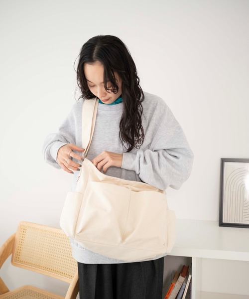 WEGO（ウィゴー）の「WEGO/立体ポケットキャンバスショルダー（ショルダーバッグ・レディース・ブラック/ナチュラル/ダークグレー/ライトインディゴブルー・FREE）」の9枚目の写真