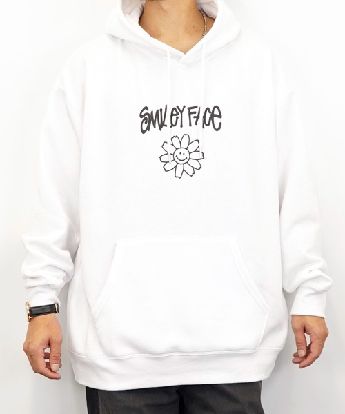 SMILEY FACE（スマイリーフェイス）の「【GROOVY STORE】SMILEY FACE オーバーサイズ別注スウェットパーカー裏起毛（パーカー・メンズ・ロイヤルブルー/ホワイト/ブラック・M/L/LL）」の4枚目の写真