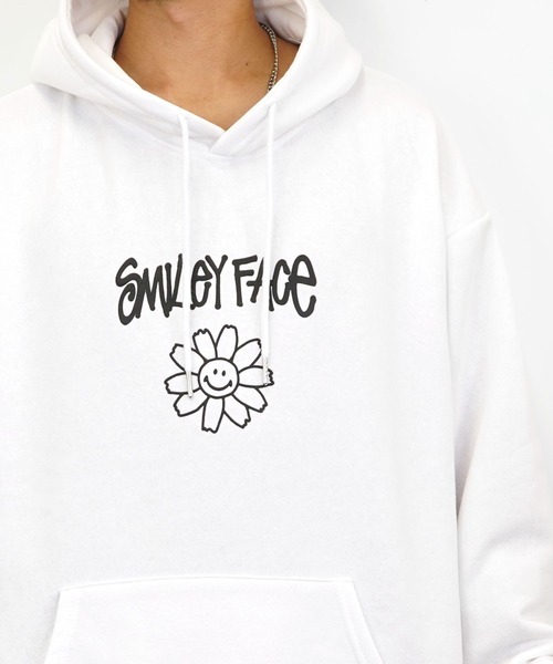 SMILEY FACE（スマイリーフェイス）の「【GROOVY STORE】SMILEY FACE オーバーサイズ別注スウェットパーカー裏起毛（パーカー・メンズ・ロイヤルブルー/ホワイト/ブラック・M/L/LL）」の6枚目の写真