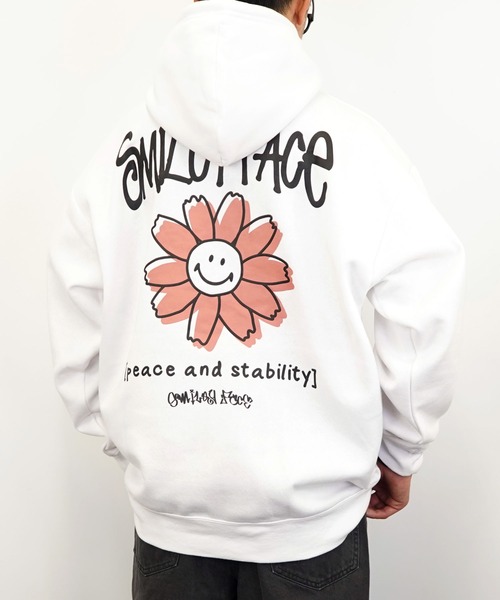 SMILEY FACE（スマイリーフェイス）の「【GROOVY STORE】SMILEY FACE オーバーサイズ別注スウェットパーカー裏起毛（パーカー・メンズ・ロイヤルブルー/ホワイト/ブラック・M/L/LL）」の5枚目の写真