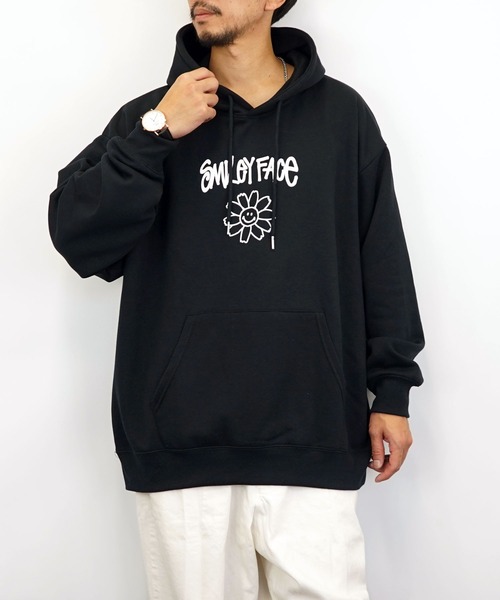 SMILEY FACE（スマイリーフェイス）の「【GROOVY STORE】SMILEY FACE オーバーサイズ別注スウェットパーカー裏起毛（パーカー・メンズ・ロイヤルブルー/ホワイト/ブラック・M/L/LL）」の16枚目の写真