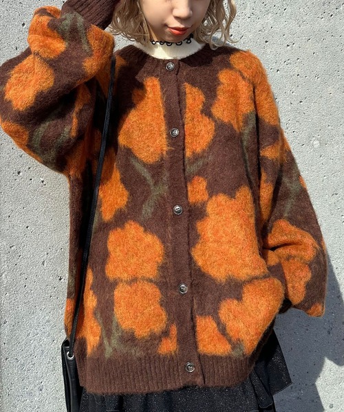 CIAOPANIC(チャオパニック)の「フラワージャガード起毛ニットカーディガン(カーディガン/ボレロ・レディース・アイボリー/ブラック/ブラウン・FREE)」の3枚目の写真