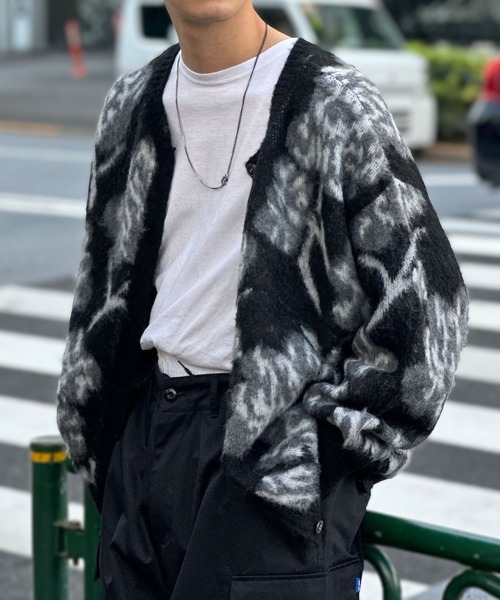 CIAOPANIC(チャオパニック)の「フラワージャガード起毛ニットカーディガン(カーディガン/ボレロ・レディース・アイボリー/ブラック/ブラウン・FREE)」の12枚目の写真