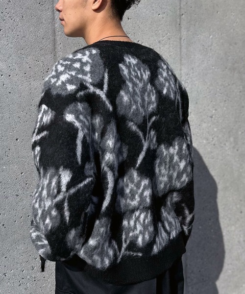 CIAOPANIC(チャオパニック)の「フラワージャガード起毛ニットカーディガン(カーディガン/ボレロ・レディース・アイボリー/ブラック/ブラウン・FREE)」の14枚目の写真