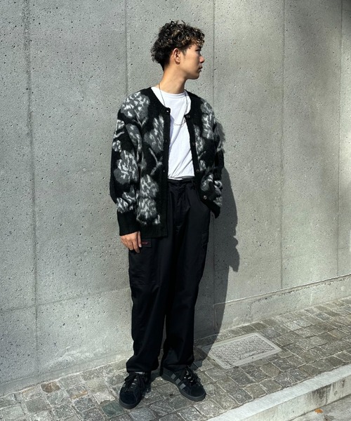 CIAOPANIC(チャオパニック)の「フラワージャガード起毛ニットカーディガン(カーディガン/ボレロ・レディース・アイボリー/ブラック/ブラウン・FREE)」の4枚目の写真