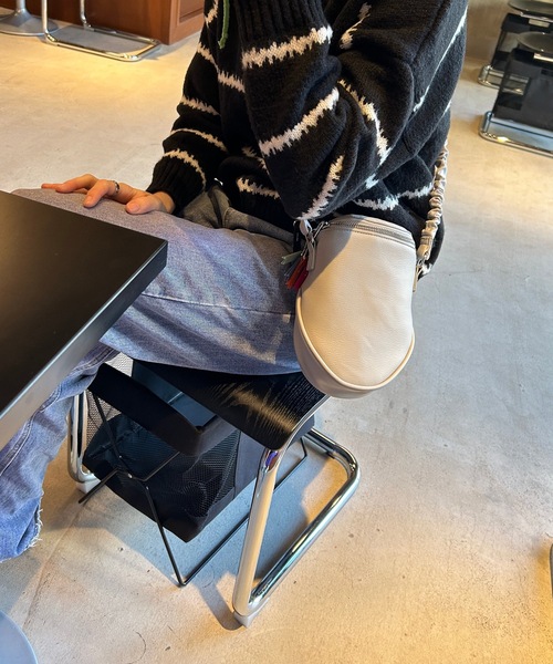 Magine（マージン）の「cheek:egg pouch shoulder チーク エッグポーチショルダー（ショルダーバッグ・レディース・グリーン/アイボリー/ブルー/ブラック・FREE）」の2枚目の写真