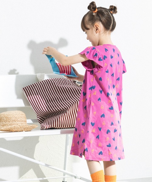 pairmanon（ペアマノン）の「【リンクコーデ】オリジナル総柄プリント 肩フリルTシャツワンピース（ワンピース・キッズ・パープル/ストライプ/ピンク/ライトブルー・110/120/130/90/100/140/150）」の13枚目の写真
