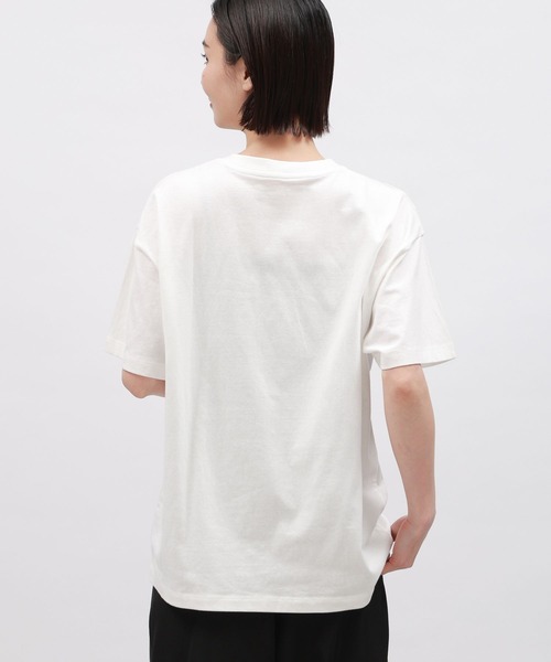 LAKOLE（ラコレ）の「フラワーモチーフプリントＴ / 112102（Tシャツ/カットソー・レディース・クリーム/チャコールグレー/オフホワイト・MEDIUM/SMALL）」の7枚目の写真