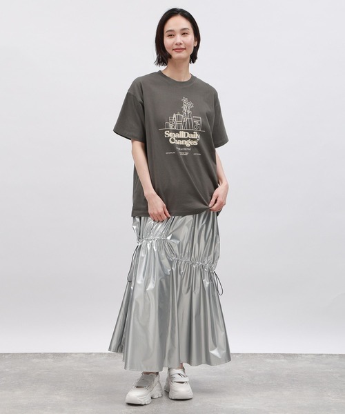 LAKOLE（ラコレ）の「フラワーモチーフプリントＴ / 112102（Tシャツ/カットソー・レディース・クリーム/チャコールグレー/オフホワイト・MEDIUM/SMALL）」の8枚目の写真