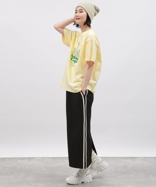 LAKOLE（ラコレ）の「フラワーモチーフプリントＴ / 112102（Tシャツ/カットソー・レディース・クリーム/チャコールグレー/オフホワイト・MEDIUM/SMALL）」の14枚目の写真