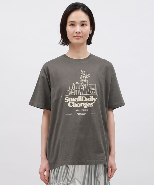 LAKOLE（ラコレ）の「フラワーモチーフプリントＴ / 112102（Tシャツ/カットソー・レディース・クリーム/チャコールグレー/オフホワイト・MEDIUM/SMALL）」の15枚目の写真