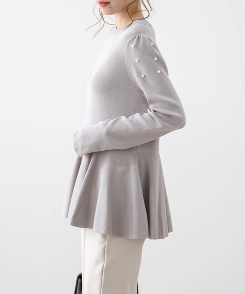 AMELY(エミリー)の「パール袖ペプラムニット(ニット/セーター・レディース・ブラック/ホワイト/グレー/ブルー・フリー)」の18枚目の写真